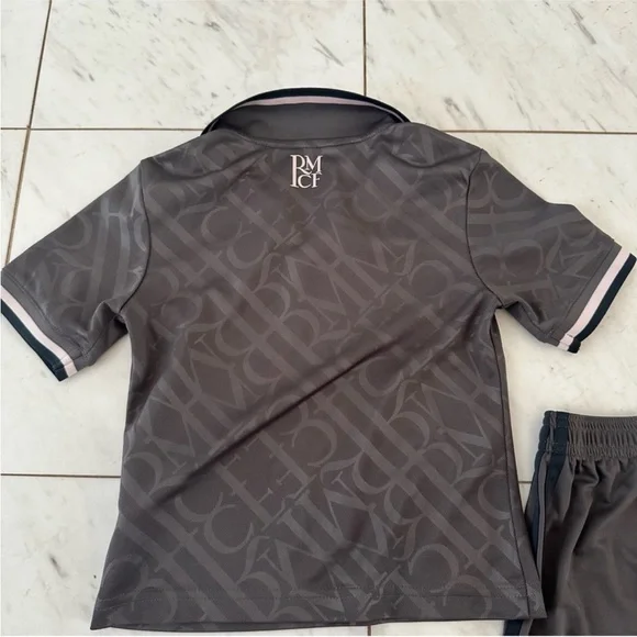 Adidas Kids Gray and White Soccer Set, Size 6 - Picture 12 of 14